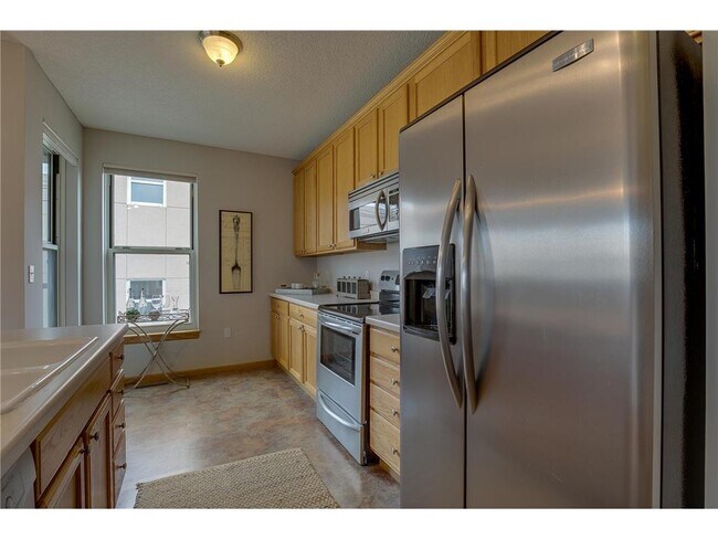 Building Photo - 680 N 2nd St