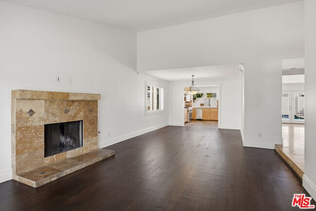 Building Photo - 18113 Bromley St