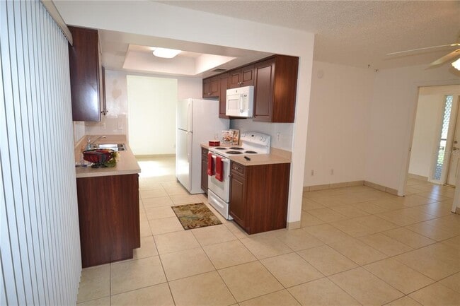 Building Photo - 2357 White Oak Cir