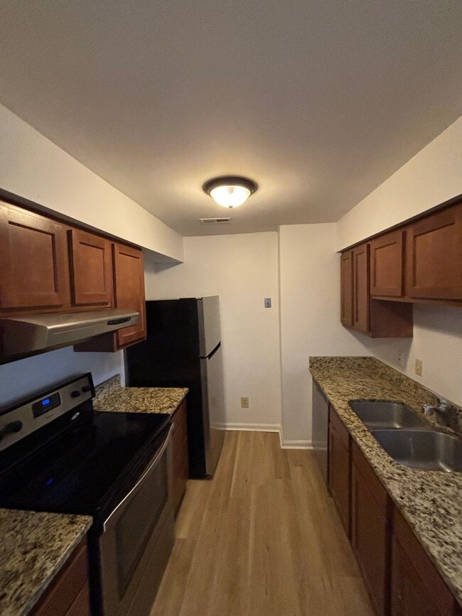 Building Photo - 562 Candle Ln