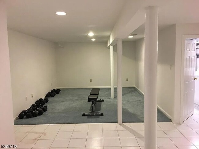 Building Photo - 5 Pheasant Run