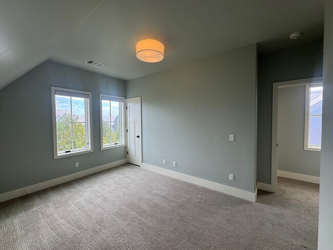 Building Photo - 1817 Runway Blvd