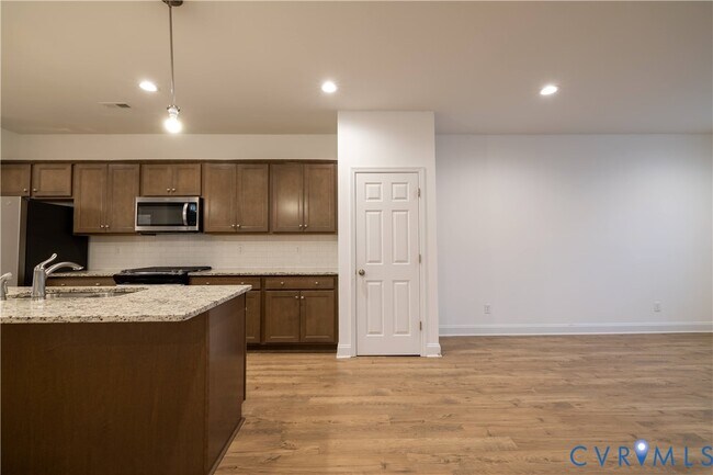 Building Photo - 6932 Leire Ln