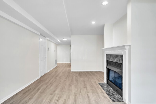 Building Photo - 2023 W Superior St