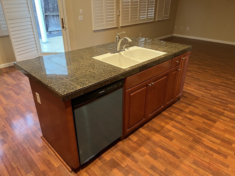 New dishwasher - 5909 Silveroak Cir