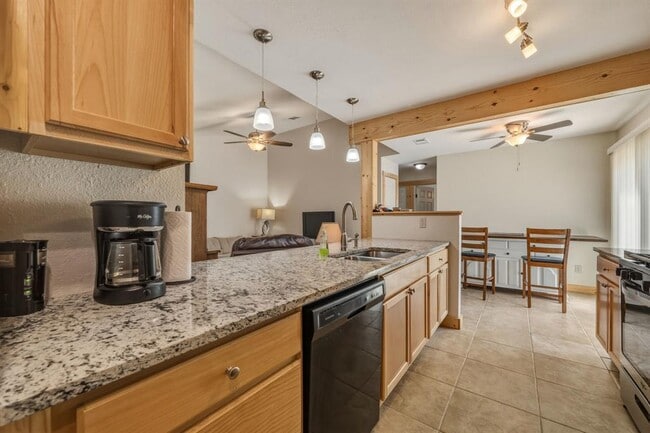 Building Photo - 513 Texas Ave