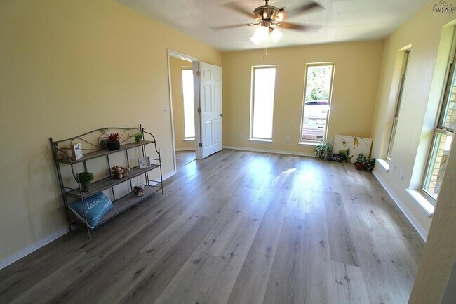 Building Photo - 1218 Christine Rd