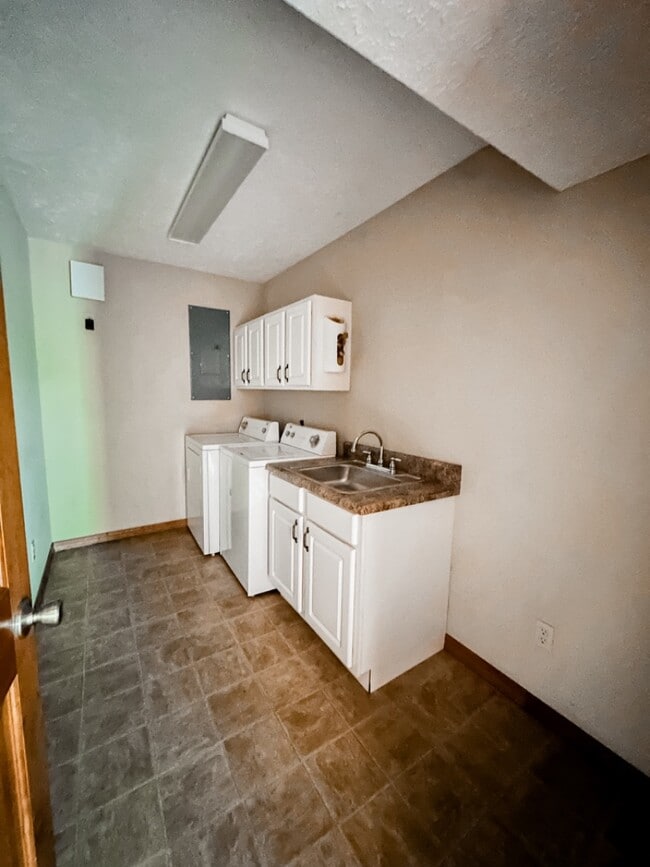 Building Photo - 652 Humphries Cove Rd