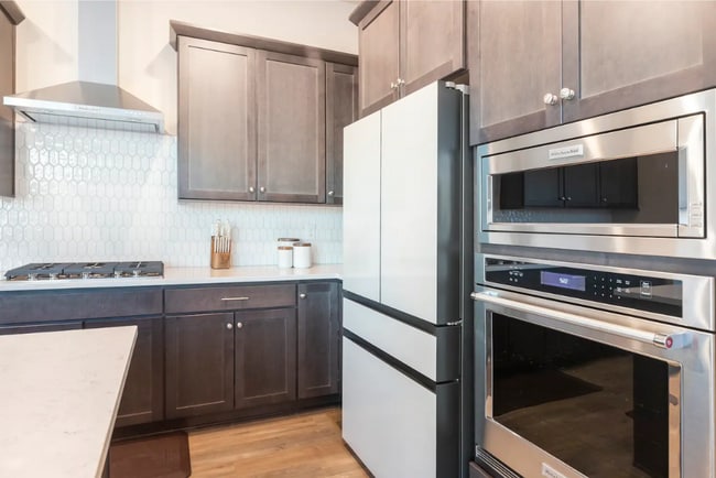 Kitchen - 6245 Hanover St