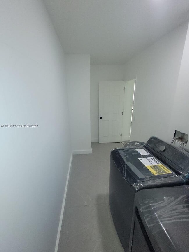 Building Photo - 2823 Polk St