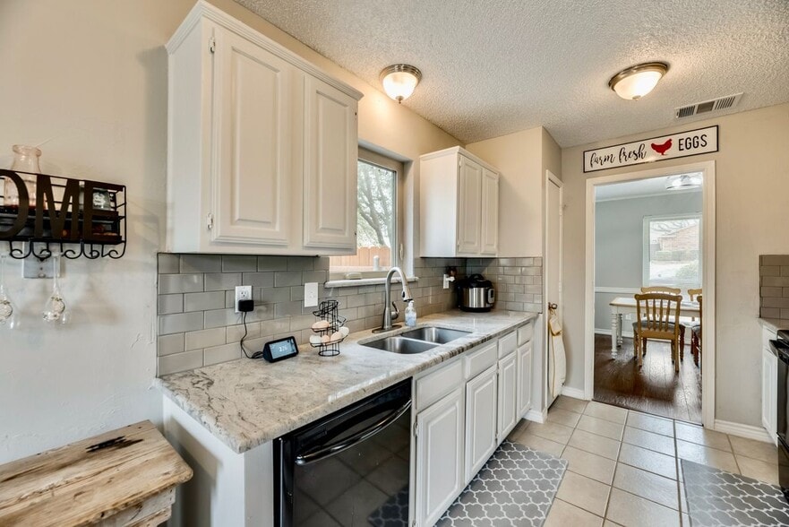 Building Photo - 425 Country View Ln