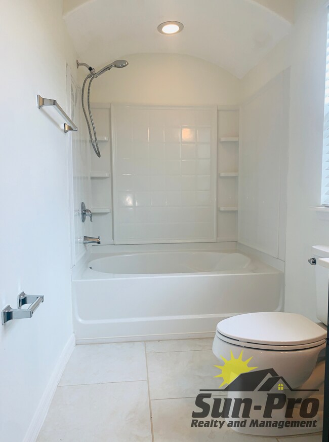 Building Photo - 147 Aston Grande Dr