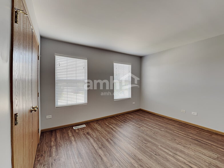 Building Photo - 1836 Sunset Ln