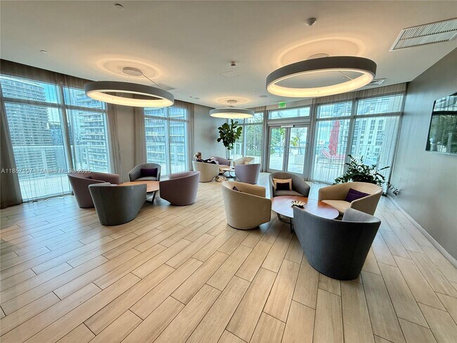 Building Photo - 1100S S Miami Ave