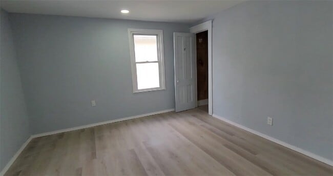 Building Photo - 521 W 2nd St