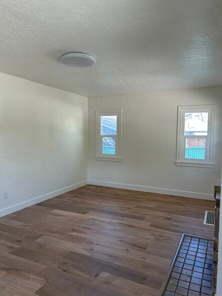 Building Photo - 2425 Van Buren Ave