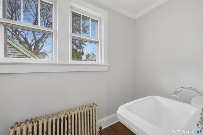 Building Photo - 45 Dunham St