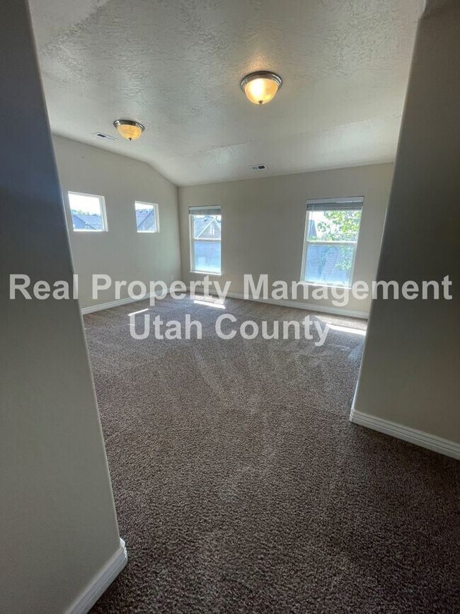 Building Photo - 2861 Fox Hunters Loop