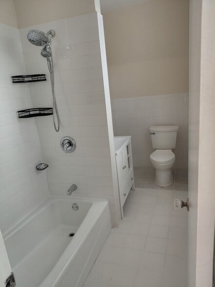 Bathroom - 41 Saratoga Ave