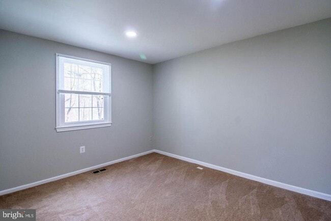 Building Photo - 9709 Lakepointe Dr