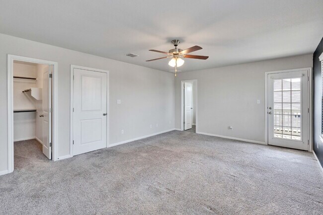 Building Photo - 3 Bedroom Home on Corner Lot - One Month FREE