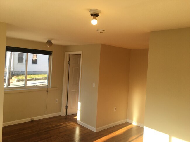 Building Photo - 635 Somerville Ave