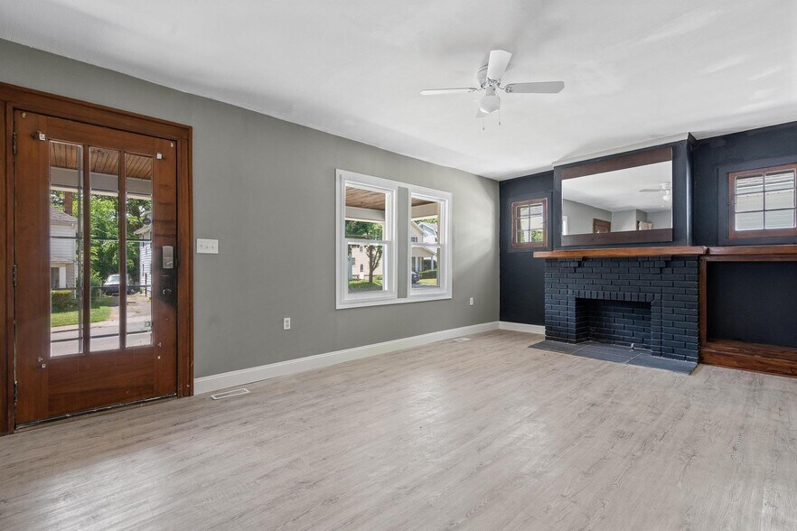 Building Photo - 135 W Hudson Ave