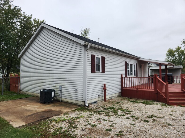 Building Photo - 205 Cedar St