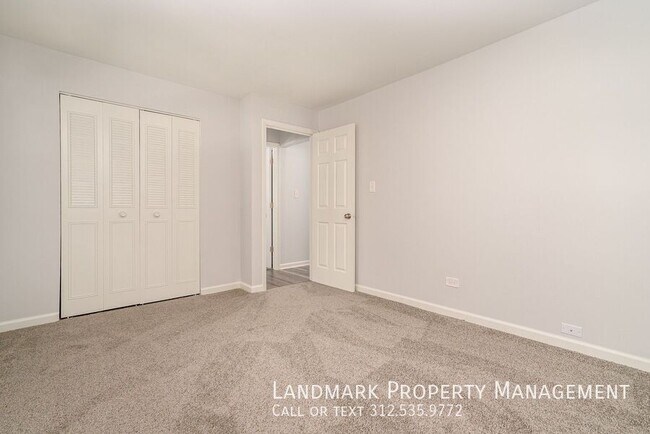 Building Photo - 9825 El Cameno Ln