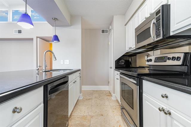 Building Photo - 5934 Sandhurst Ln
