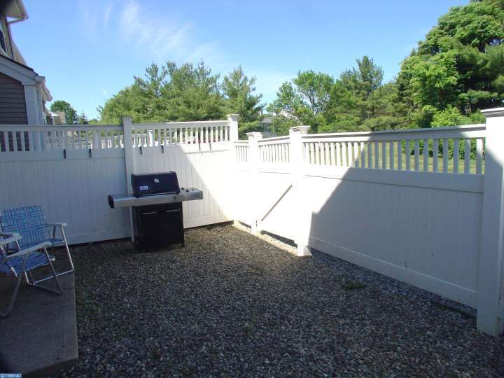 Building Photo - 102 Shrewsbury Ct