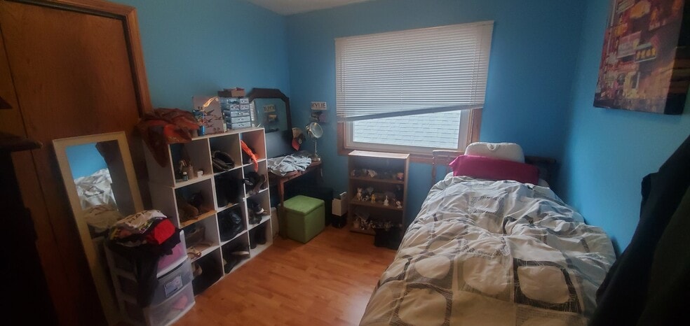 Building Photo - 2425 S 75th St