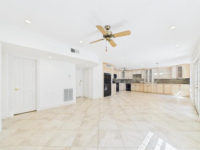 Building Photo - 2824 Briarhurst Dr