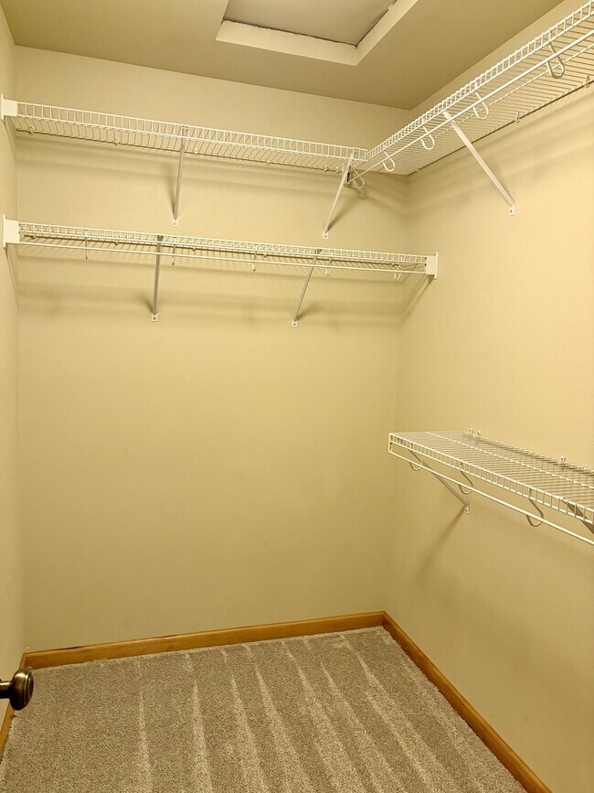 Building Photo - 2285 James Cir