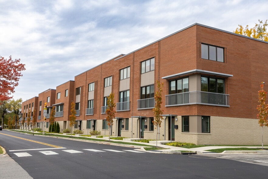 Building Photo - 810 7th St