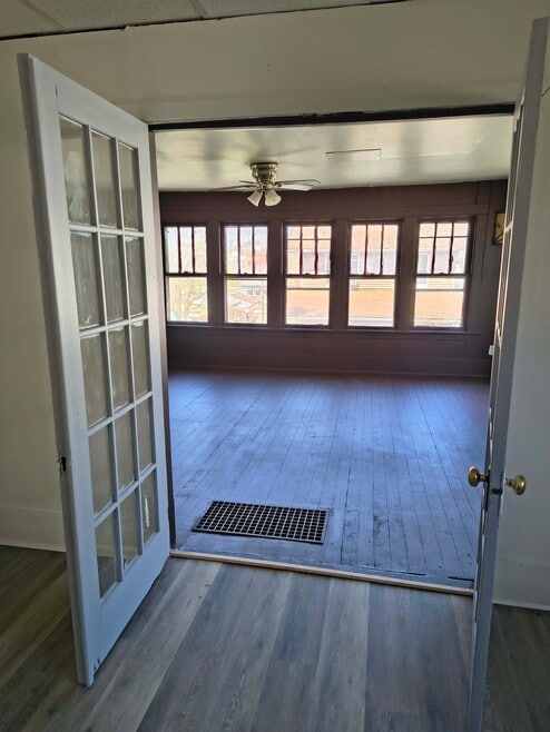 Building Photo - 225 E 5th Ave