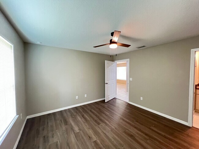 Building Photo - INCREDIBLE 3 Bedroom, 2 Bathroom Home In Ocklawaha!!