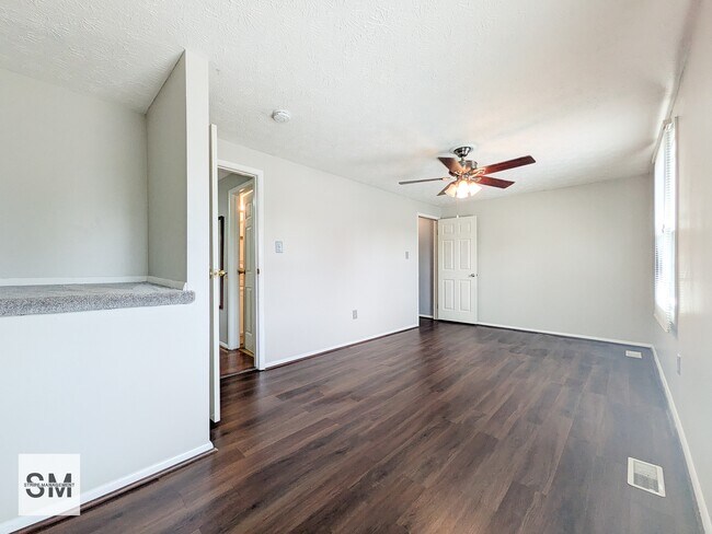 Building Photo - 14505 Farmcrest Pl