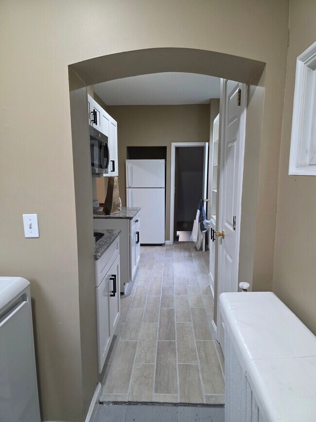 Building Photo - 4002 Belwood Ave