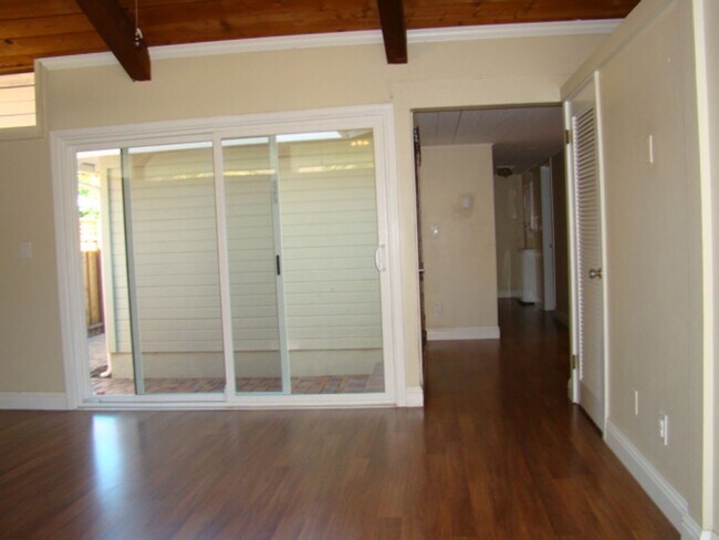 Building Photo - 606 Millich Dr