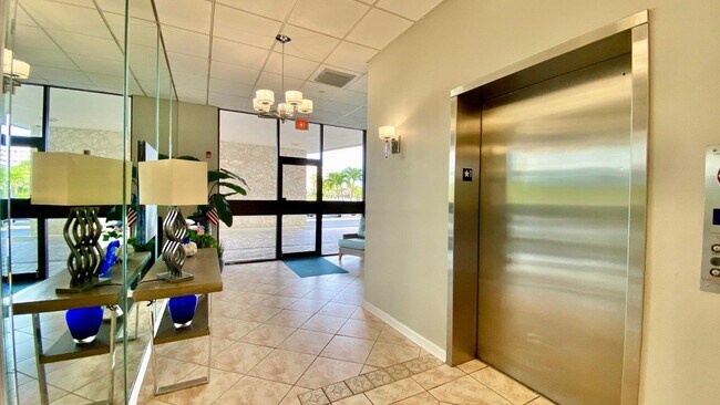 Building Photo - 5059 N Hwy A1A