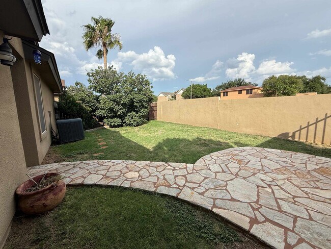 Building Photo - 506 Shiloh Dr