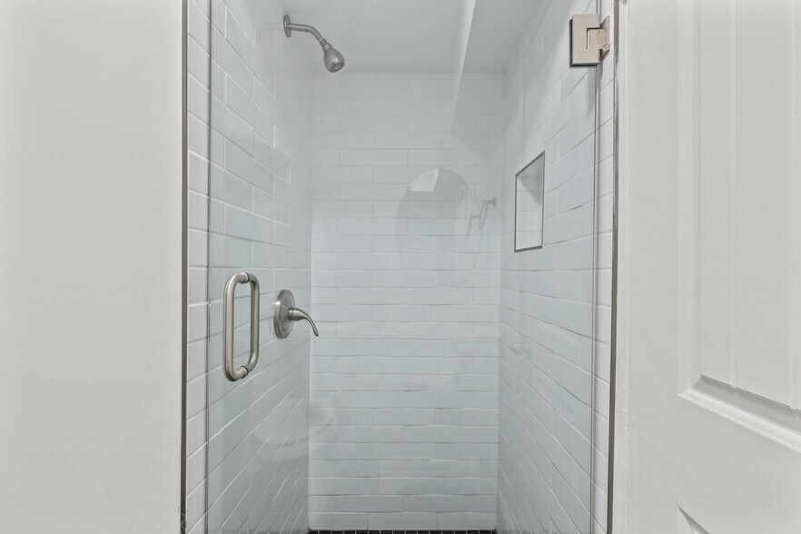 2nd bath shower (3/4 bath) - 2354 Fletcher Dr