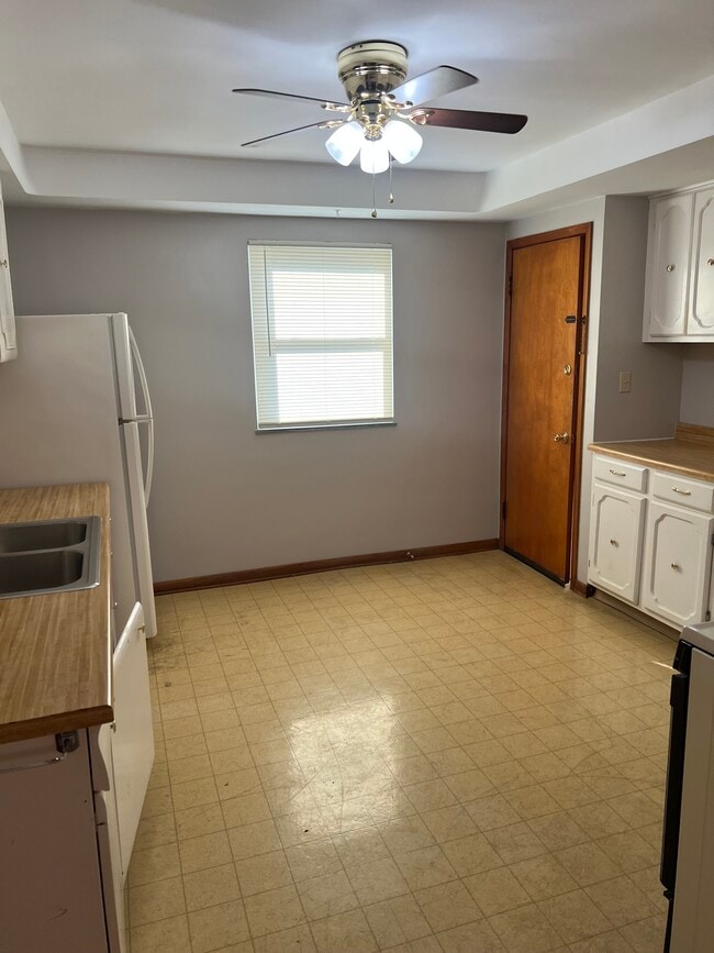 Building Photo - 6125 Ridge Rd.