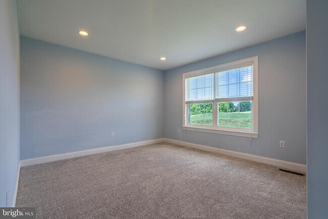 Building Photo - 576 Championship Dr