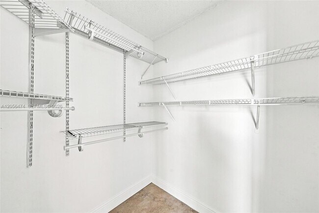 Building Photo - 9735 Fontainebleau Blvd