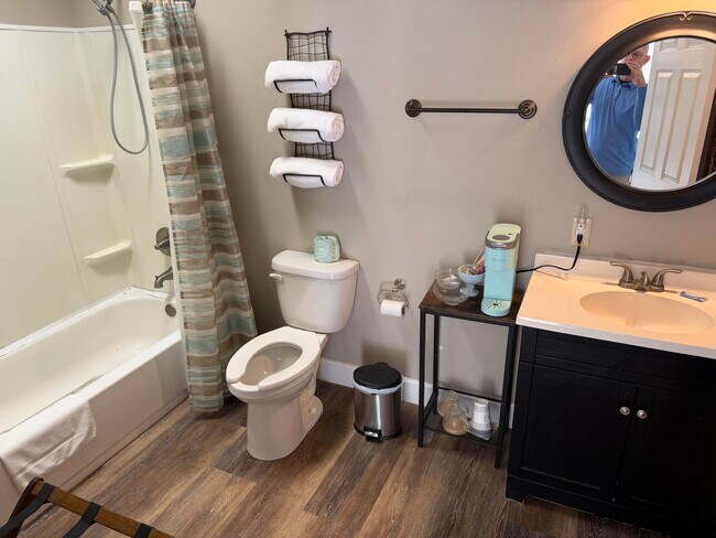 Building Photo - 3350 NE Indian River Dr