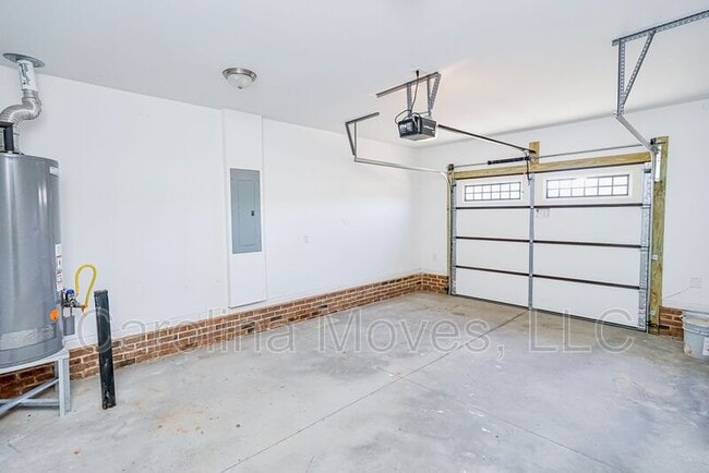 Building Photo - 352 Greymark Ln