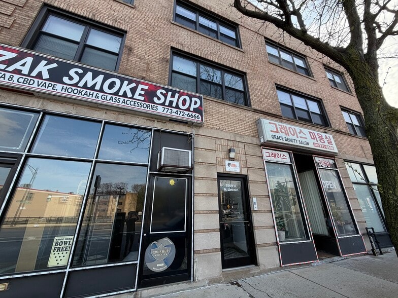 Building Photo - 5509.5 N Lincoln Ave