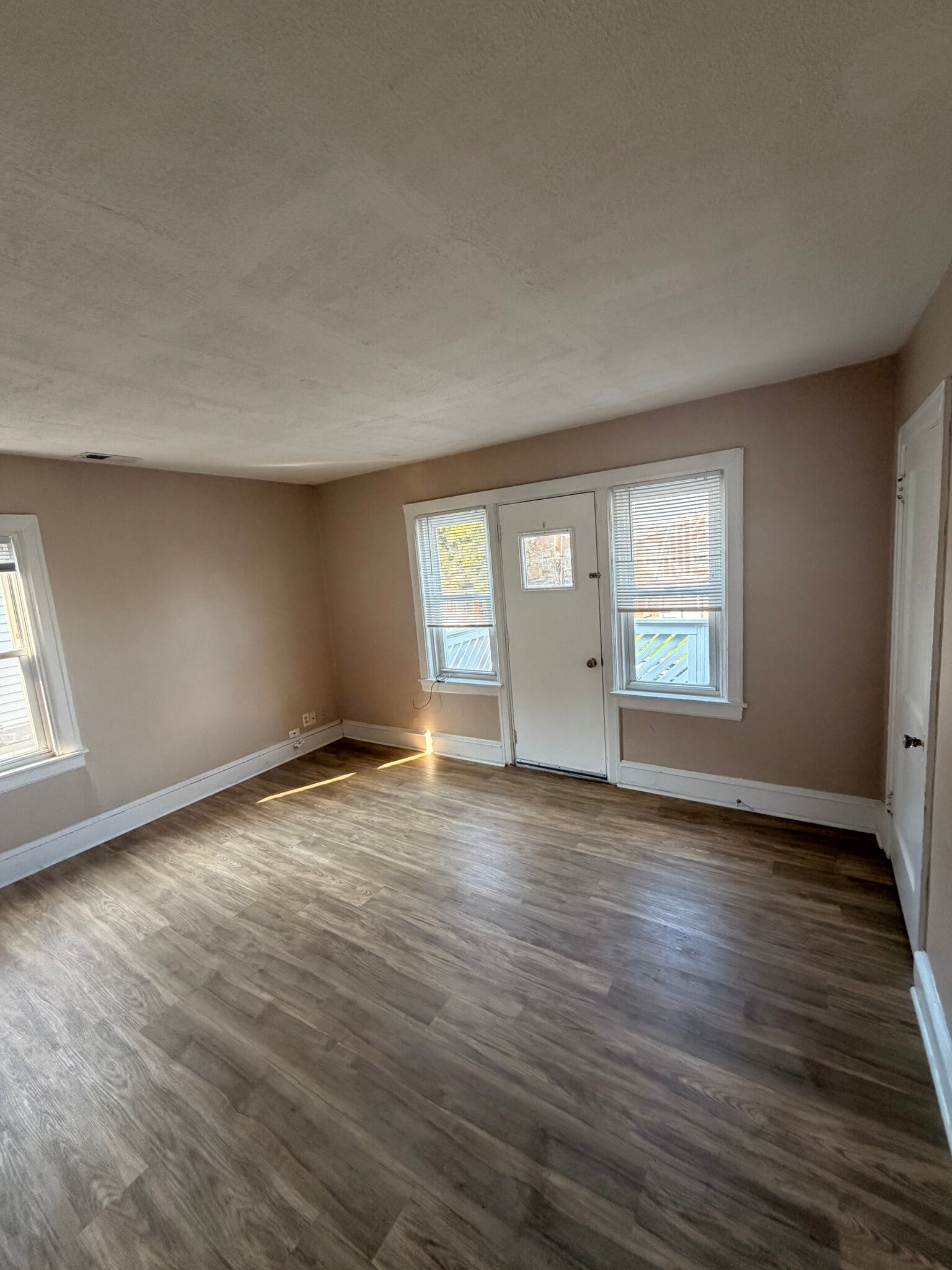 Building Photo - 204 W 35th St